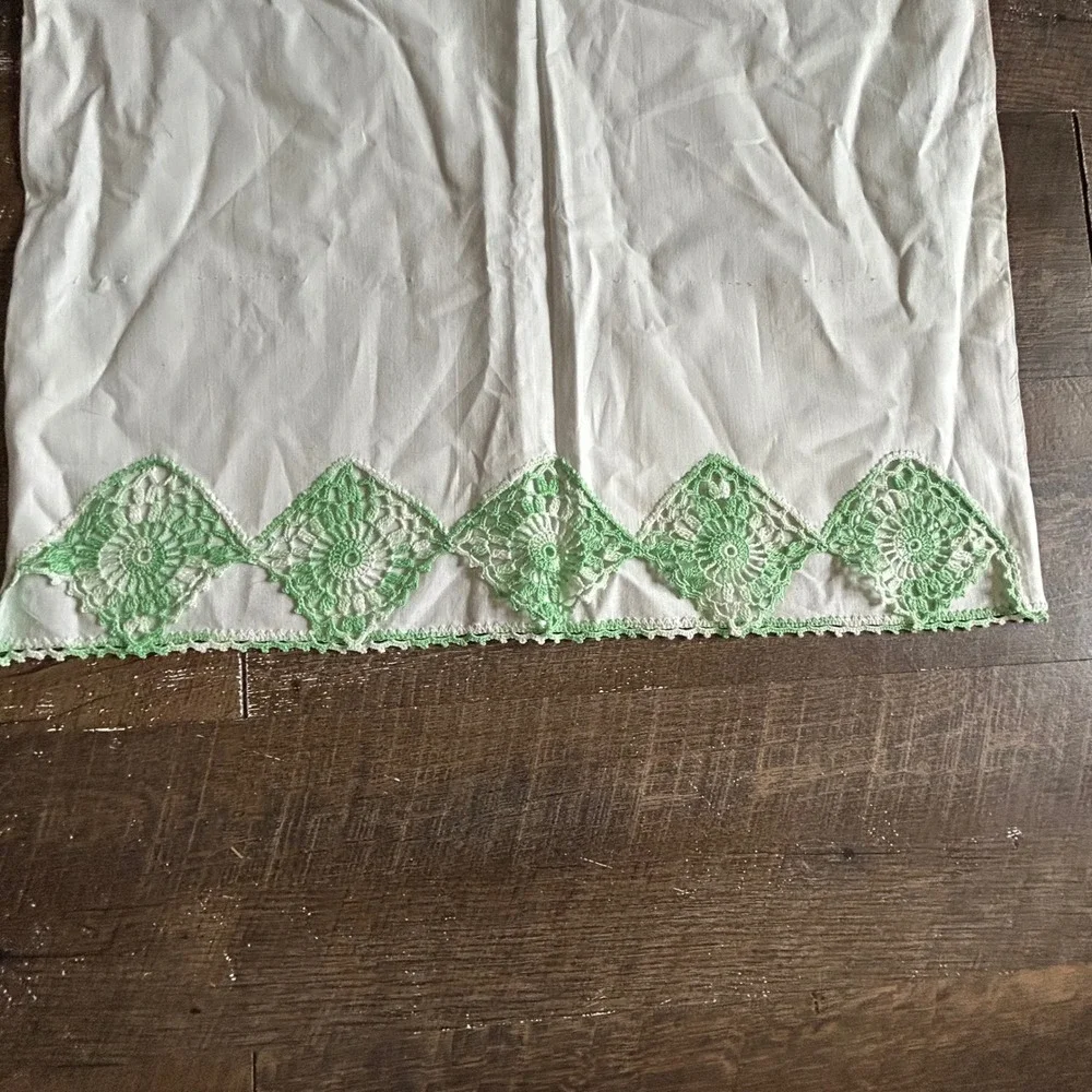 Vintage White Cotton Pillowcases Green Crochet Lace Border Set of 2 Standard